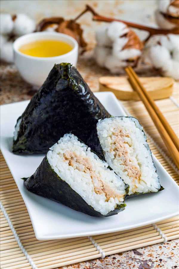 TUNA MAYO ONIGIRI (1 pc)